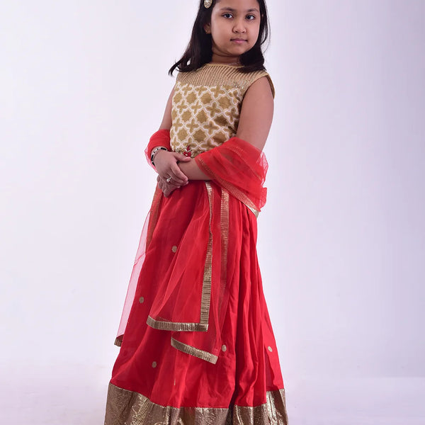 Readymade wedding lehenga for kids in Jaipur, red flared skirt and cream choli with matching dupatta