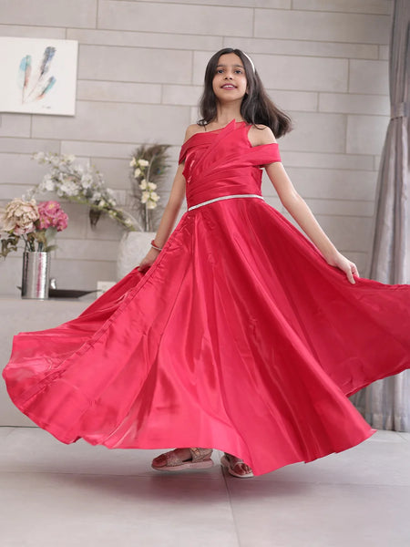 It’s a red coloured fancy gown with a back zip closure that comes with a matching inner making it a perfect children's birthday dress and a girl's wedding outfit. It features a beautiful belt detailing on the waist and pleated detailing on the yoke that uplifts the entire look.
