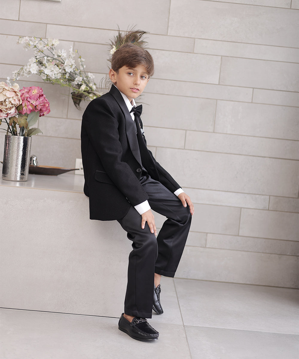 Black tuxedo suit set for boys aged 0 to 16 years Jaipur
